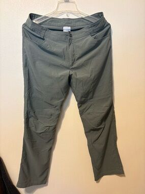Columbia Men's Olive Green Stretch Chino Pants